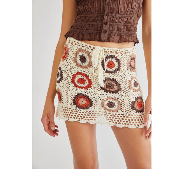 Free People Dresses & Skirts - New Free People FLOOK Marni Crochet Floral Mini Skirt $138 X-SMALL Scalloped